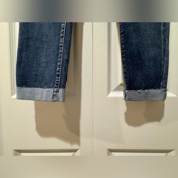 Beyond Us Blue stretchy Denim rolled hem cropped Jeans. Size 6. NWT - Picture 3 of 11